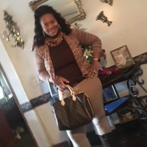 Meet your Posher, Monique